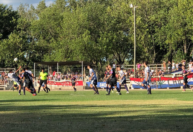 Independiente quiere ganar por primera vez de local para mantenerse arriba ante un Villarino