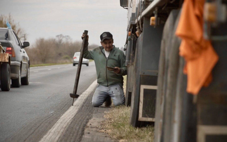Ruta 33: investigación sobre su crítico estado vial compite en los premios FOPEA