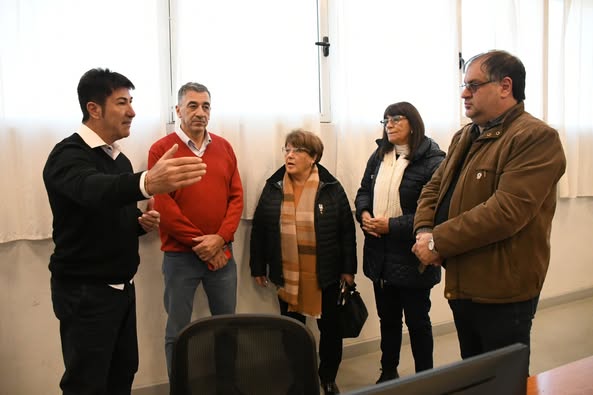Visita de autoridades del Club de Leones al Centro de Monitoreo 911