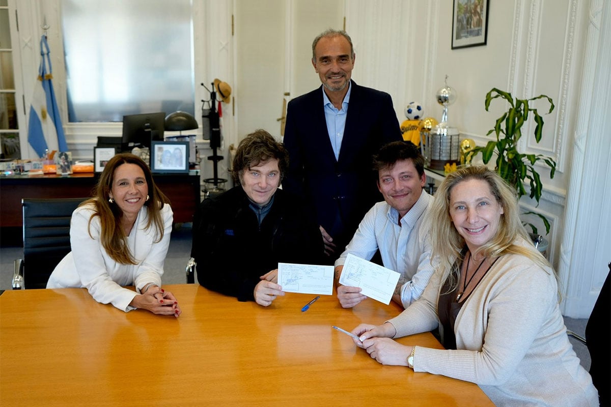 Interna en el Gobierno: Javier Milei respaldó a Santiago Caputo tras una denuncia judicial