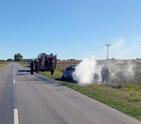 Otro vehículo con destrucción total a causa de un incendio, segundo en el mes de las mismas características