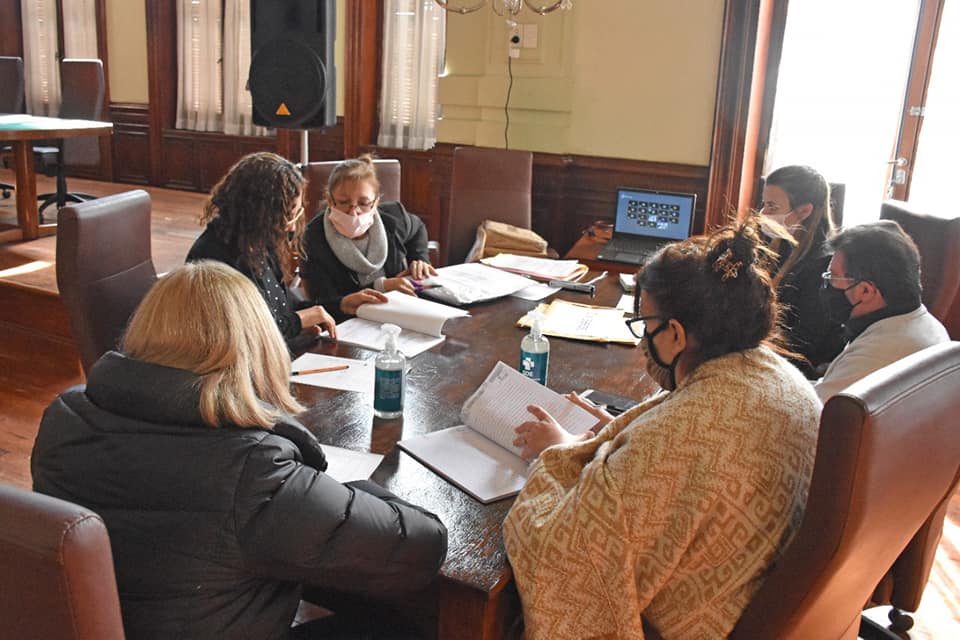 En forma online
Transmisión de la apertura de licitaciones de maquinarias y de la obra de consultori