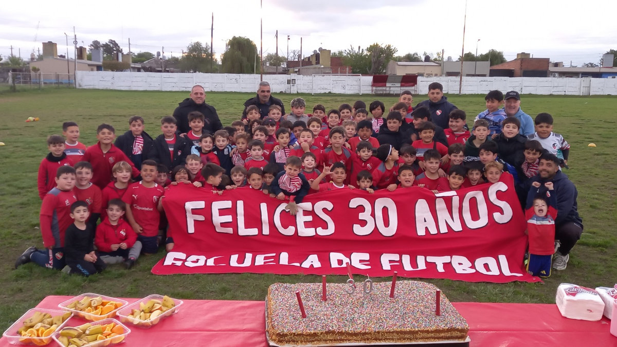 Tres décadas de Pasión y Formación: La Escuela del Club Independiente Celebra su Aniversario