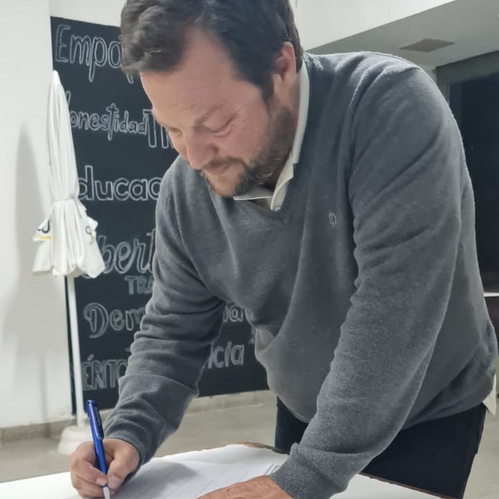 Firmé la petición para que se constituya de una vez por todas la Ficha Limpia