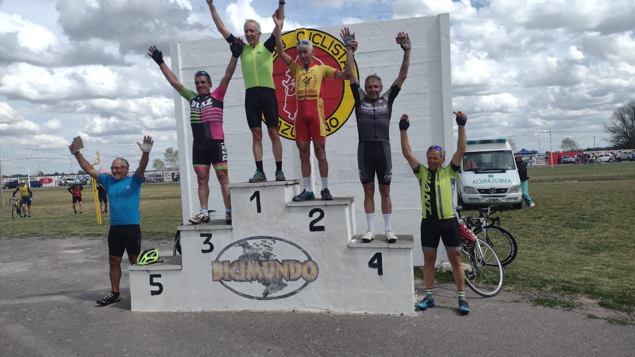 Pedro Ledesma se subió al podio de la Máster ‘D’ en Azul