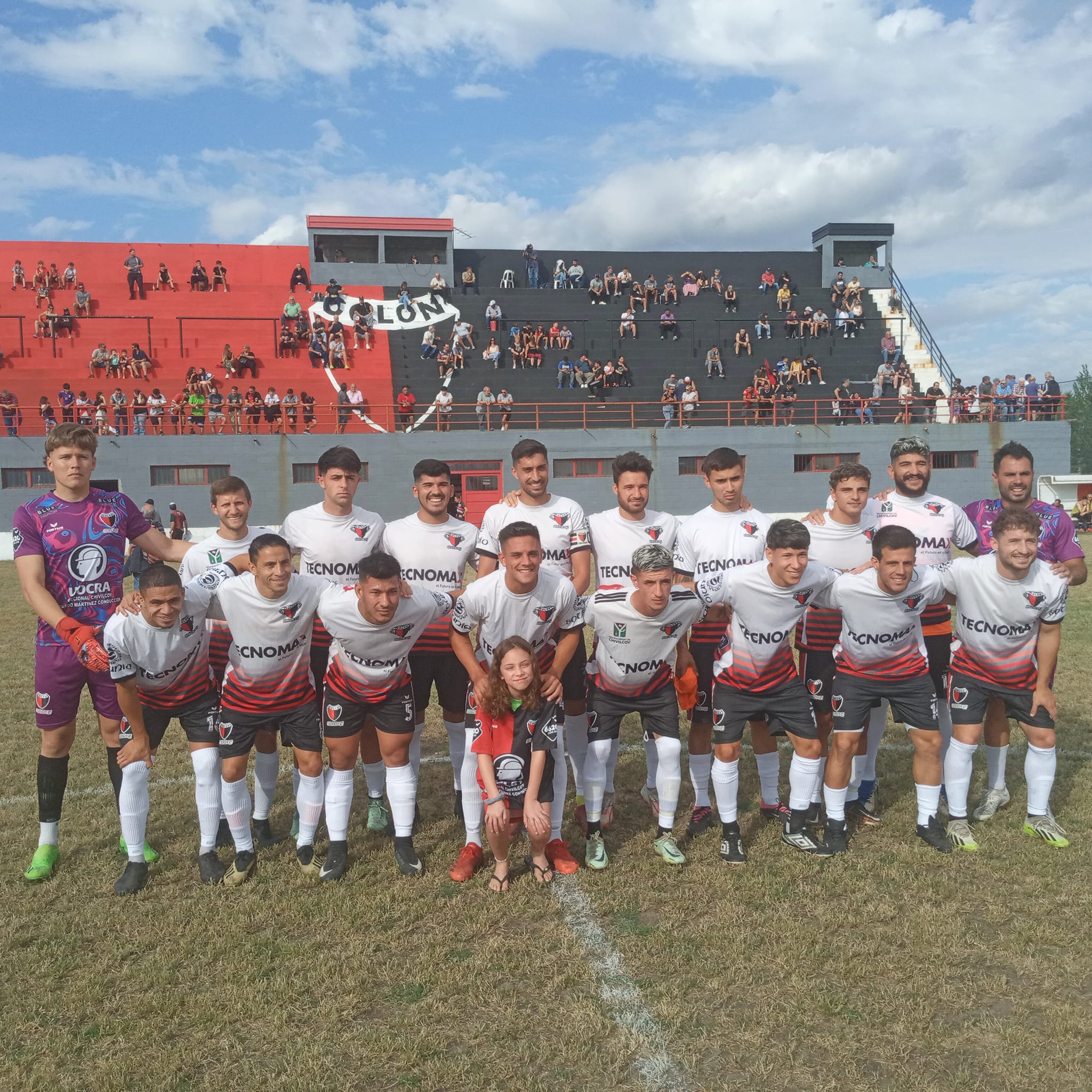 Colón y una media docena de goles para avanzar a los cuartos de final.