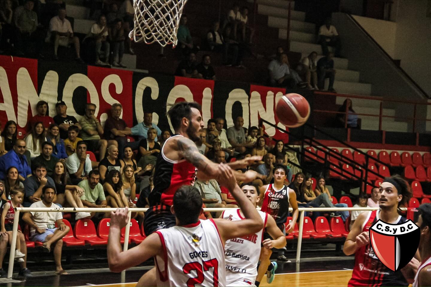 Básquet: Con la intención de continuar por el camino de la victoria, Colón visita a Independiente de Zárate