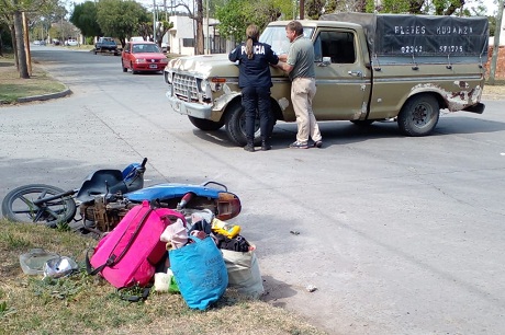 Una chivilcoyana involucrada en un choque con una camioneta