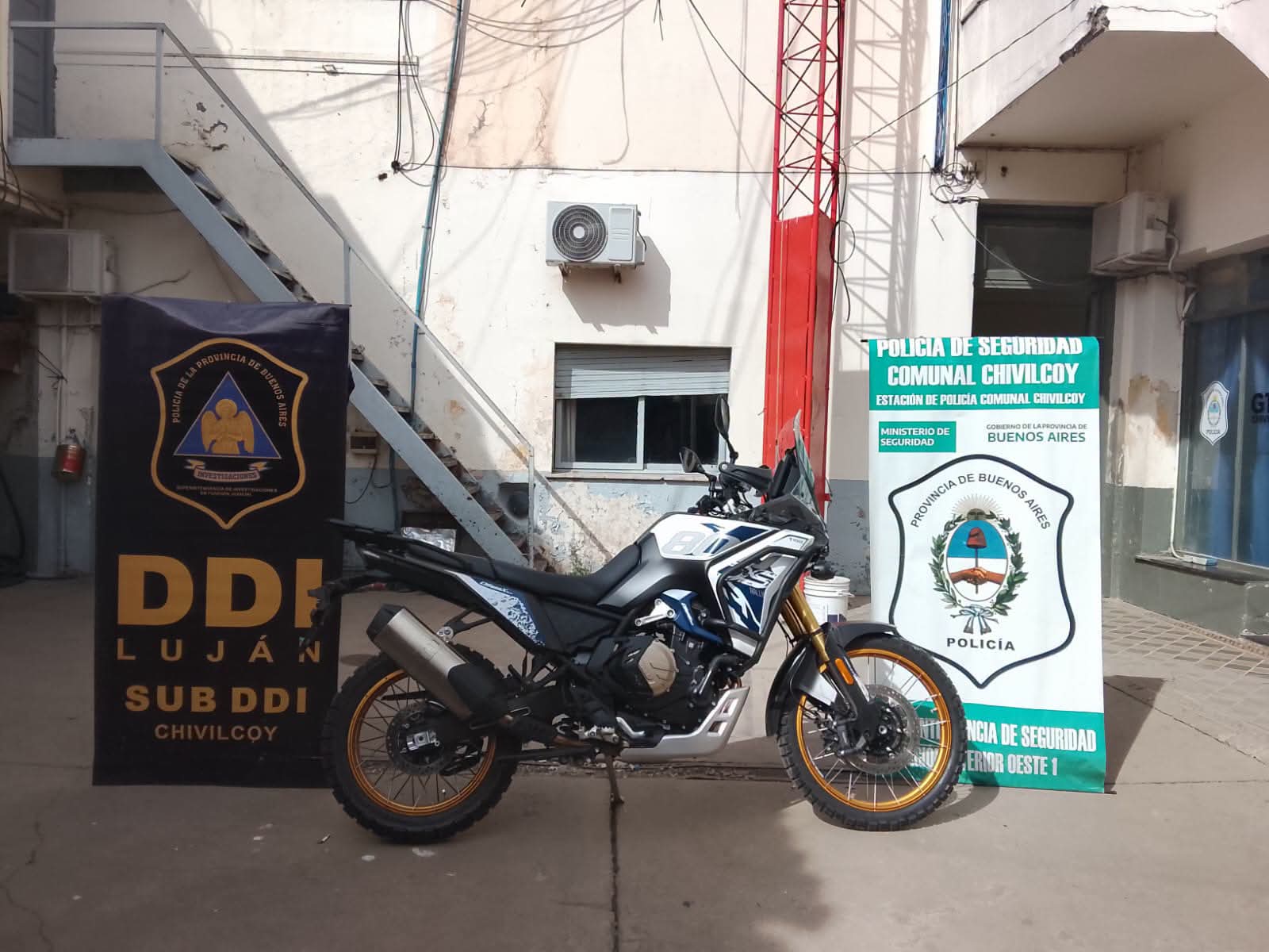 Recuperan moto robada y aprehenden a un adolescente de 17 años