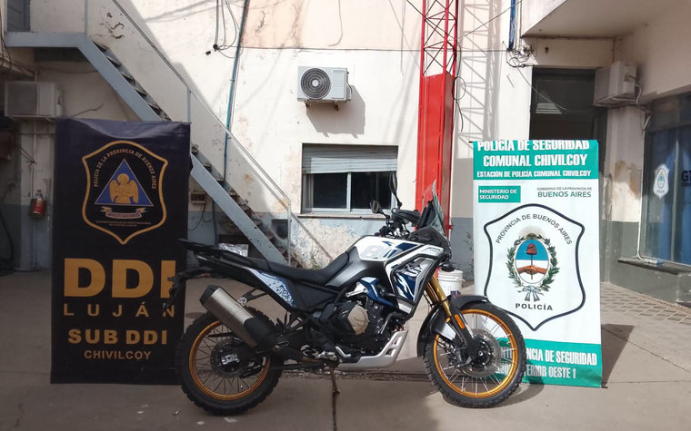 Recuperan moto robada y aprehenden a un adolescente de 17 años