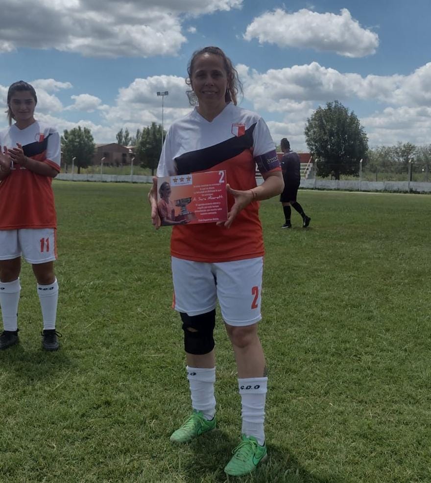 Partido de reconocimiento a Sara Moretti en su despedida del fútbol oficial