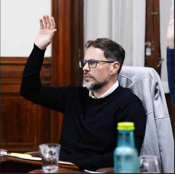 “El 2025 muestra un dato central e ineludible: el Municipio gastó mucho más de lo que efectivamente recaudó”
