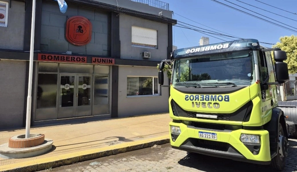 Junín: un incendio afectó un galpón de la empresa Amerisu y no hubo heridos