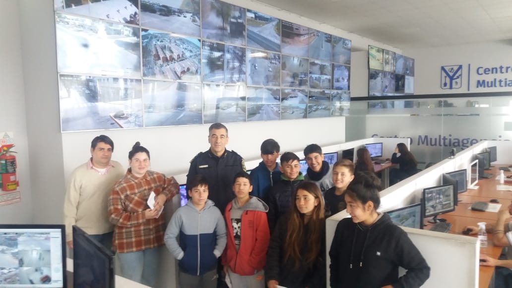 Estudiantes de la Escuela de Educación Secundaria Nº 6 recorrieron el Centro Multiagencia 911