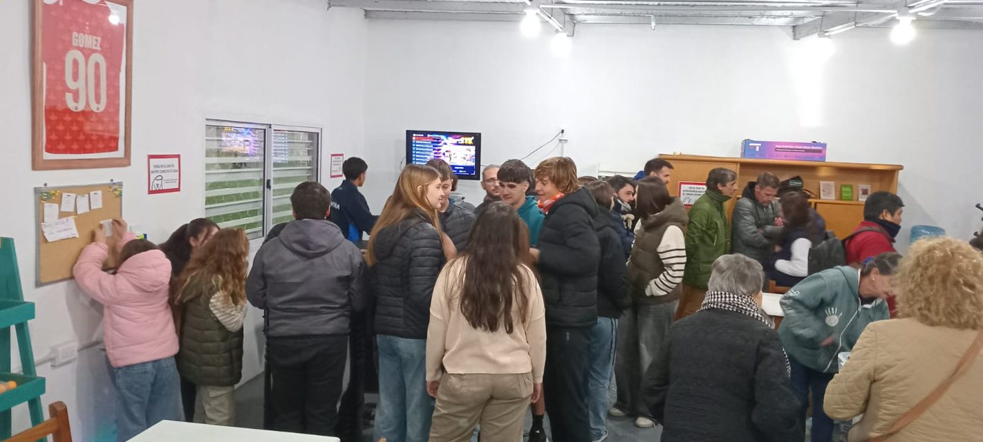 La Comisión de Handball de Independiente y otro objetivo cumplido: fue inaugurado el SUM 90 en homenaje a Bautista Gómez.