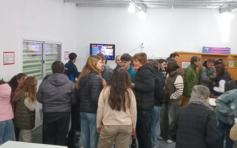 La Comisión de Handball de Independiente y otro objetivo cumplido: fue inaugurado el SUM 90 en homenaje a Bautista Gómez.