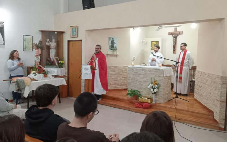 “La Iglesia de por sí es misionera, no tiene otro motivo de existir más que ser presencia de Cristo en medio de los pueblos, las ciudades y del mundo”, sostuvo el Padre Agustín Báez