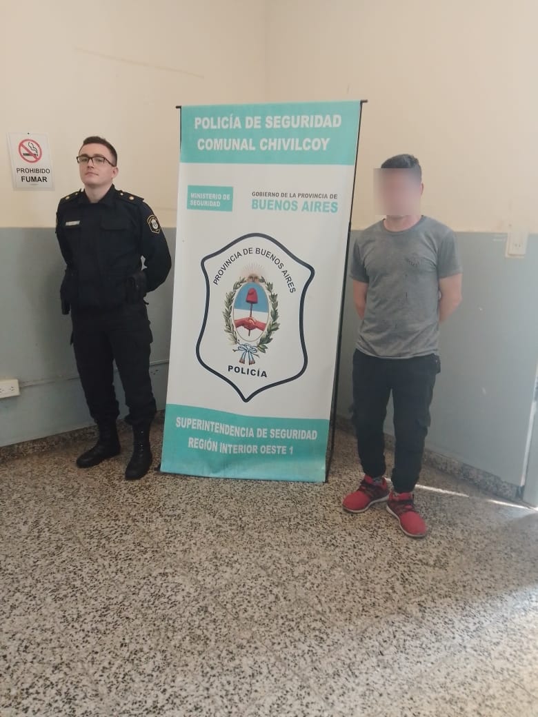 Fue filmado y posteriormente detenido por robar un teléfono celular