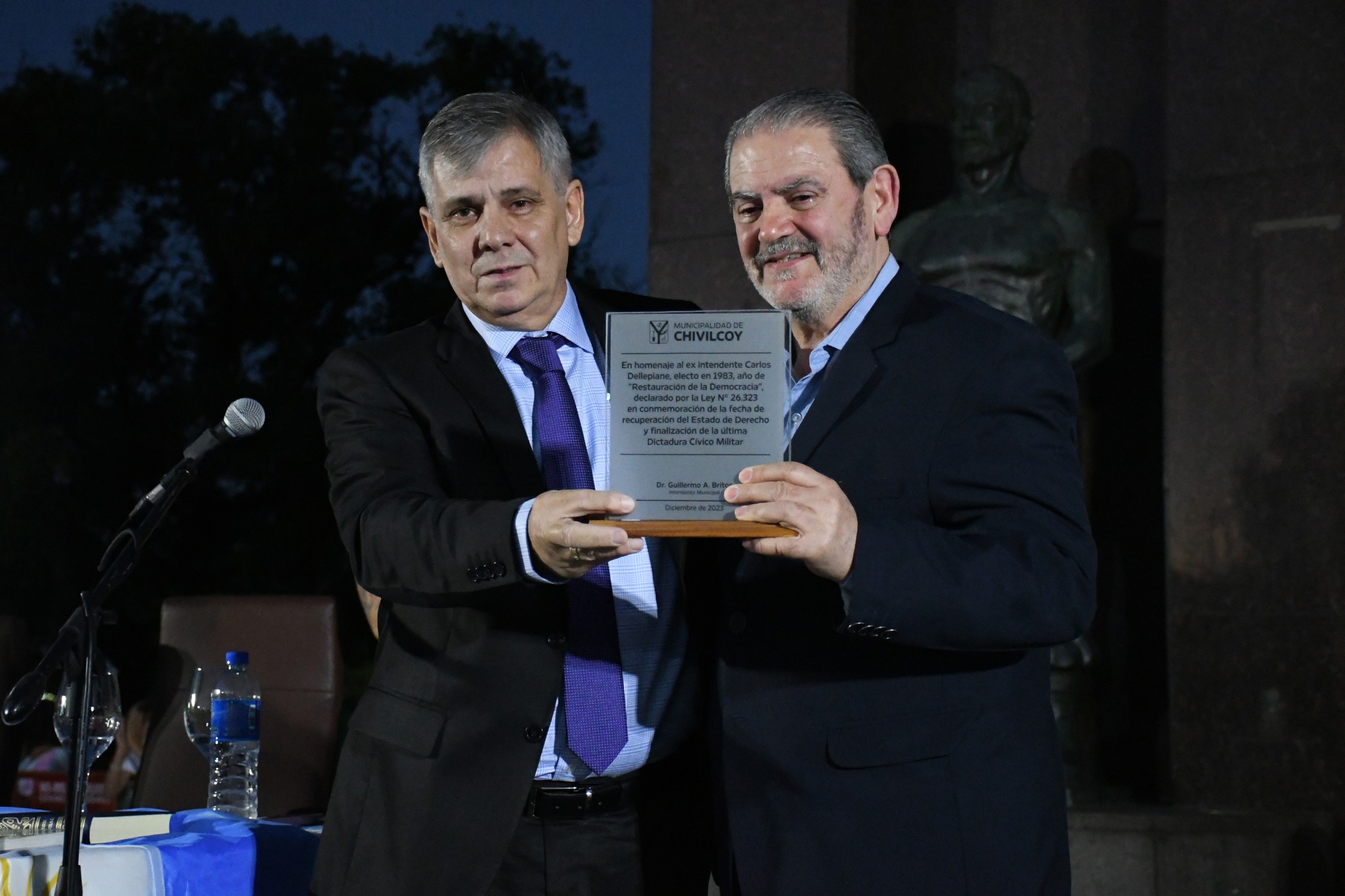 "Estuve a partir del 10 de diciembre de 1983 en este municipio"