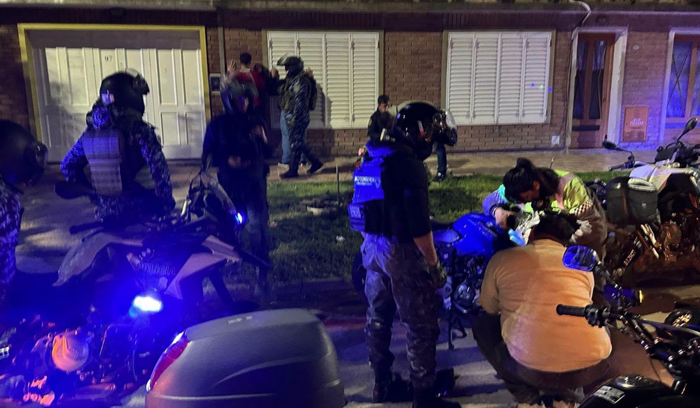 Operativos de saturación: secuestraron 12 motos y controlaron a casi un centenar de vehículos