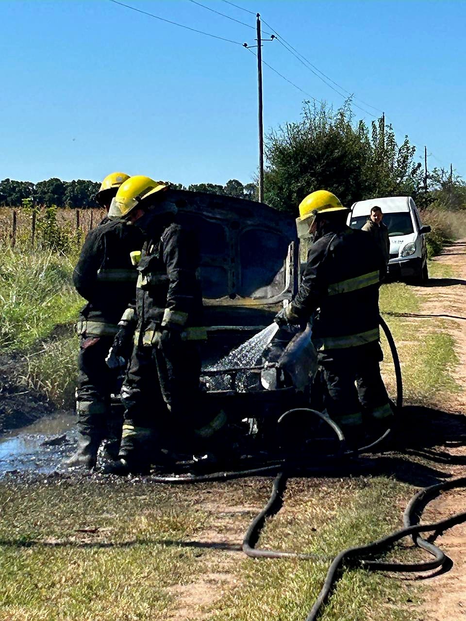 Importantes daños en un vehículo producto de un incendio