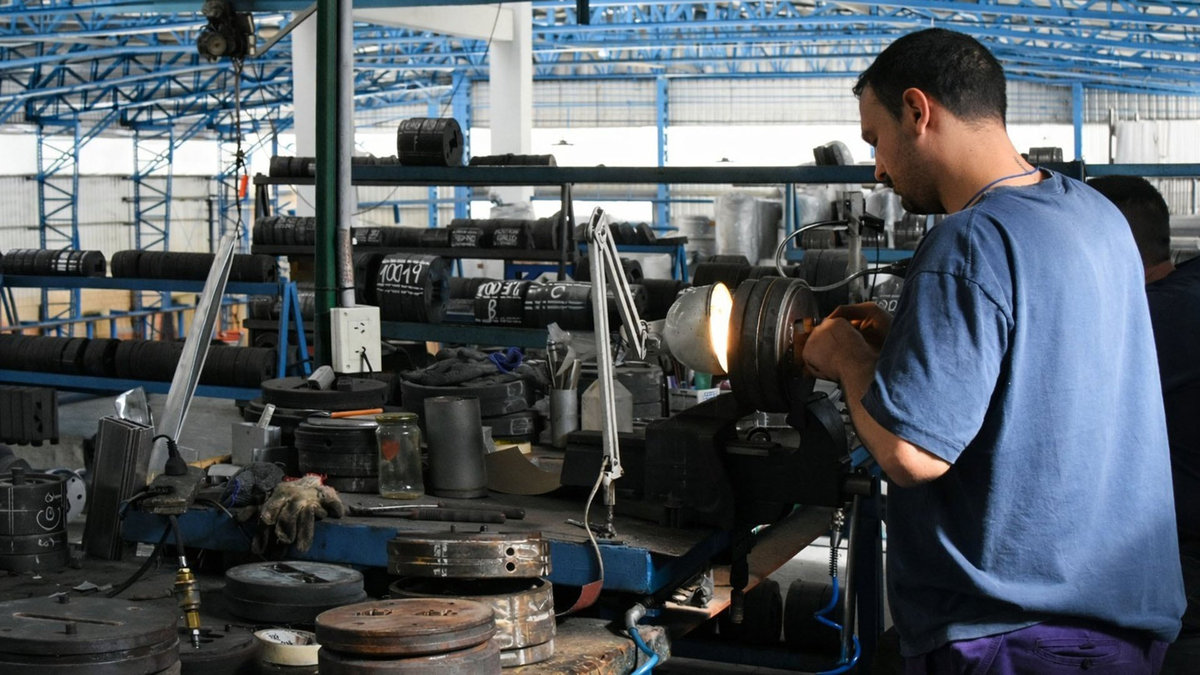 PyMEs industriales: la producción cayó 11,9% y el empleo se contrajo en el tercer trimestre