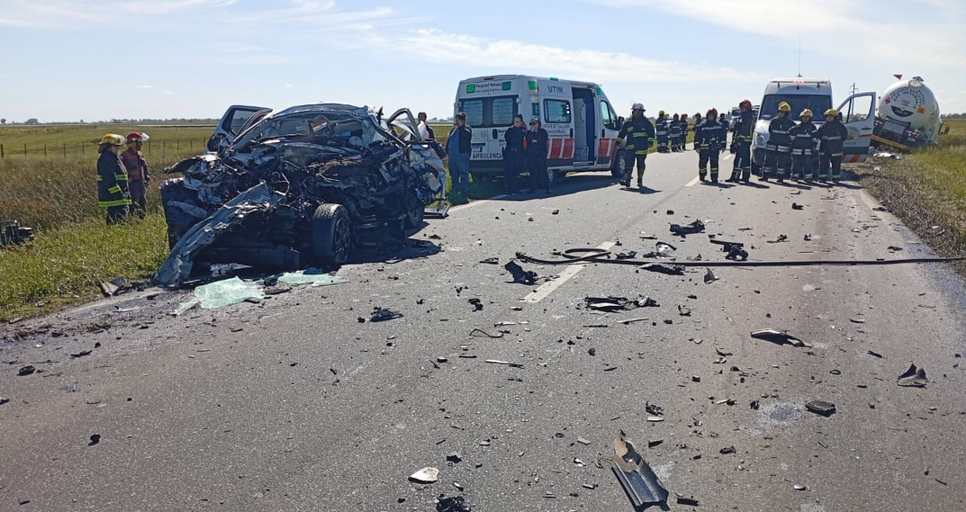 Colisión entre una camioneta y un camión de gas propano en el kilómetro 375 dejó el trágico saldo de una persona fallecida