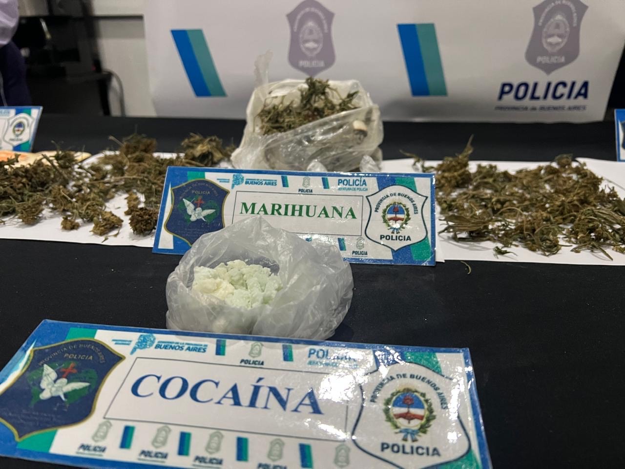 Dos personas detenidas por comercialización de estupefacientes: habían ocultado droga en un inodoro y una balanza de precisión en el interior de un calefón eléctrico