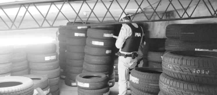 Desbaratan una red que vendía neumáticos de contrabando y secuestran más de 8500 ruedas equivalentes a un valor superior a los 4500 millones de pesos.