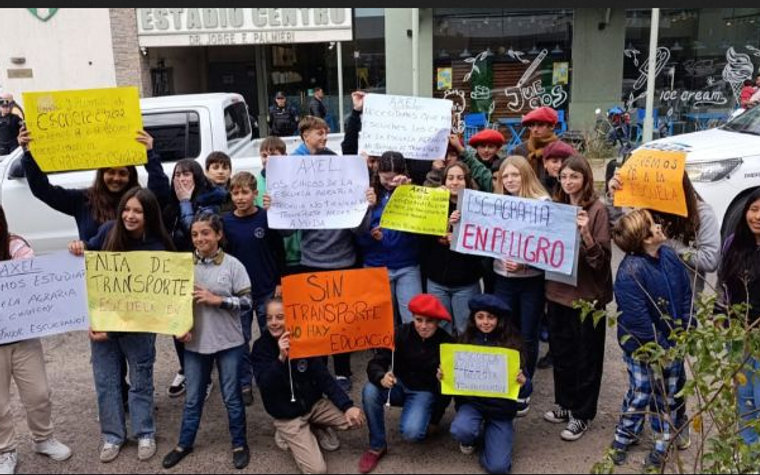 El Gobernador Kicillof recibió un pedido de los estudiantes de la Escuela Agraria: “sin transporte no hay educación”