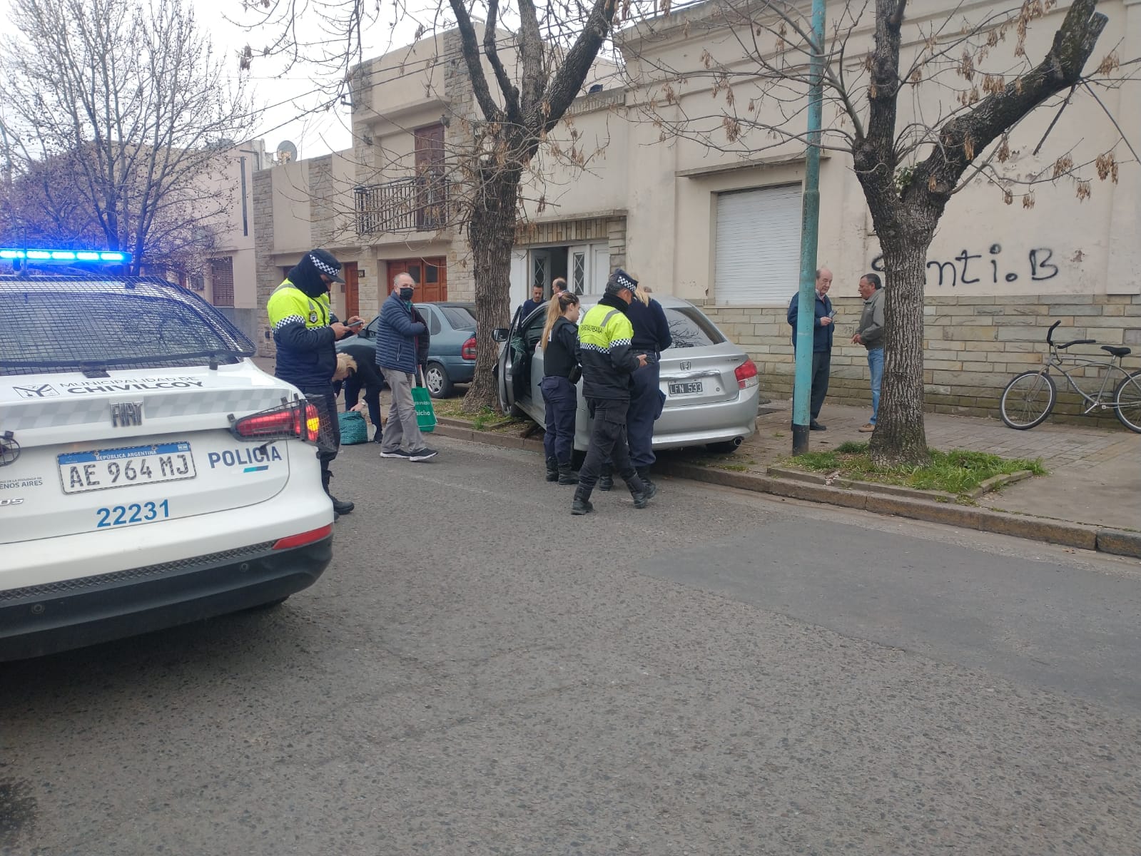 Una camioneta embistió desde atrás a un automóvil que a su vez terminó implicando a un tercer auto