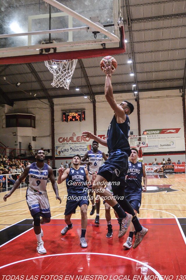 Básquet
Racing Club para repetir, por tercera vez, triunfo ante Estudiantes