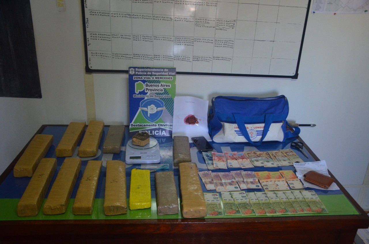 Operativo vehicular en Ruta  Nº 5
Secuestraron 13 Paquetes de Marihuana por un peso de 9,421 Kgs