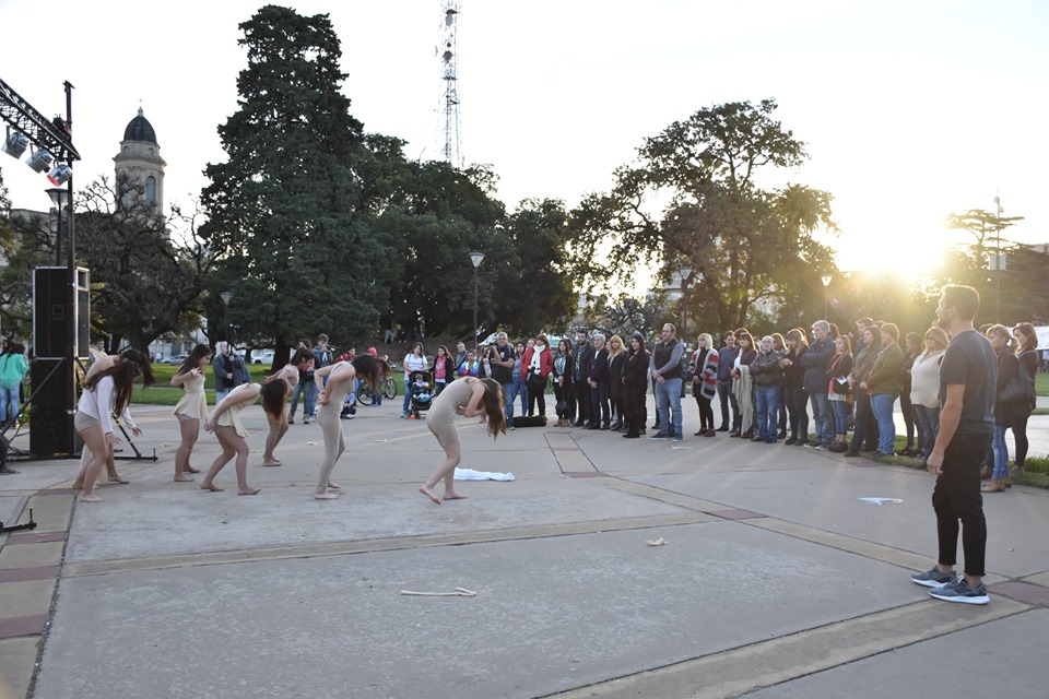 Bajo la consigna “Ni una Menos”
El “Empoderamiento es el camino” en la Plaza Principal para alzar la
