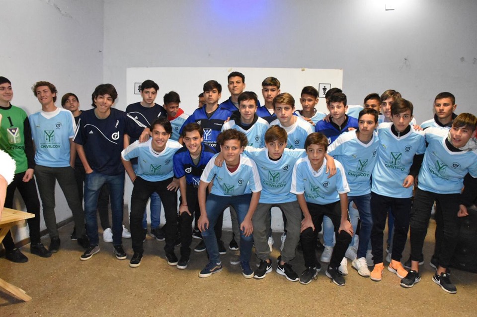 Fútbol 
Presentaron las nuevas camisetas de las Selecciones U13 y U15 de Chivilcoy en el Club Villar