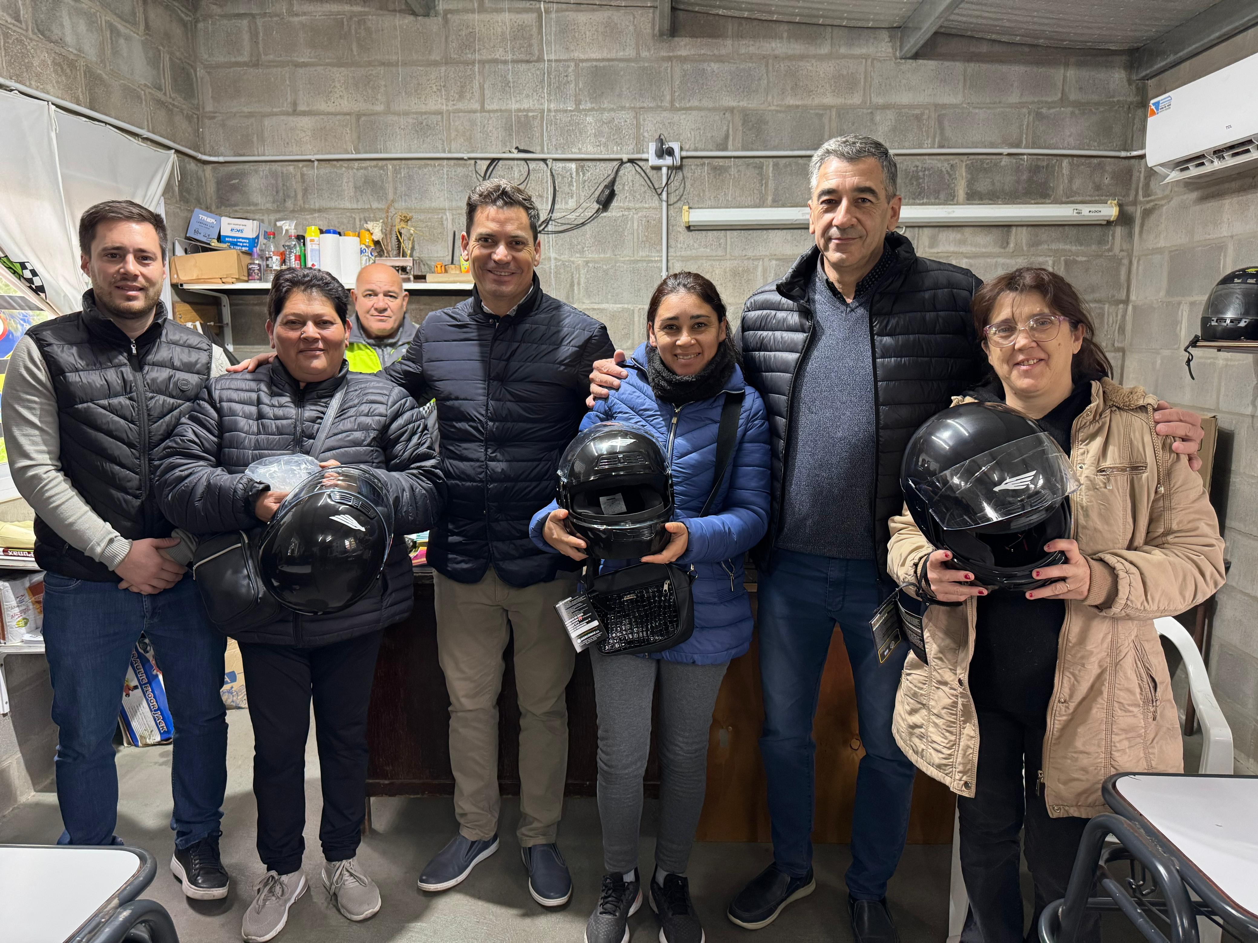 Entrega de licencias y cascos en el marco del Programa Municipal de Seguridad Vial