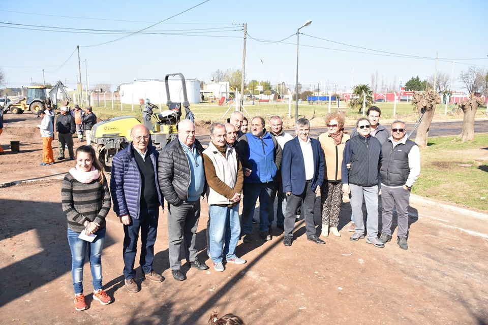 Nuevas 17 cuadras
Comenzó la obra de asfalto en el Barrio “20 de Julio”
