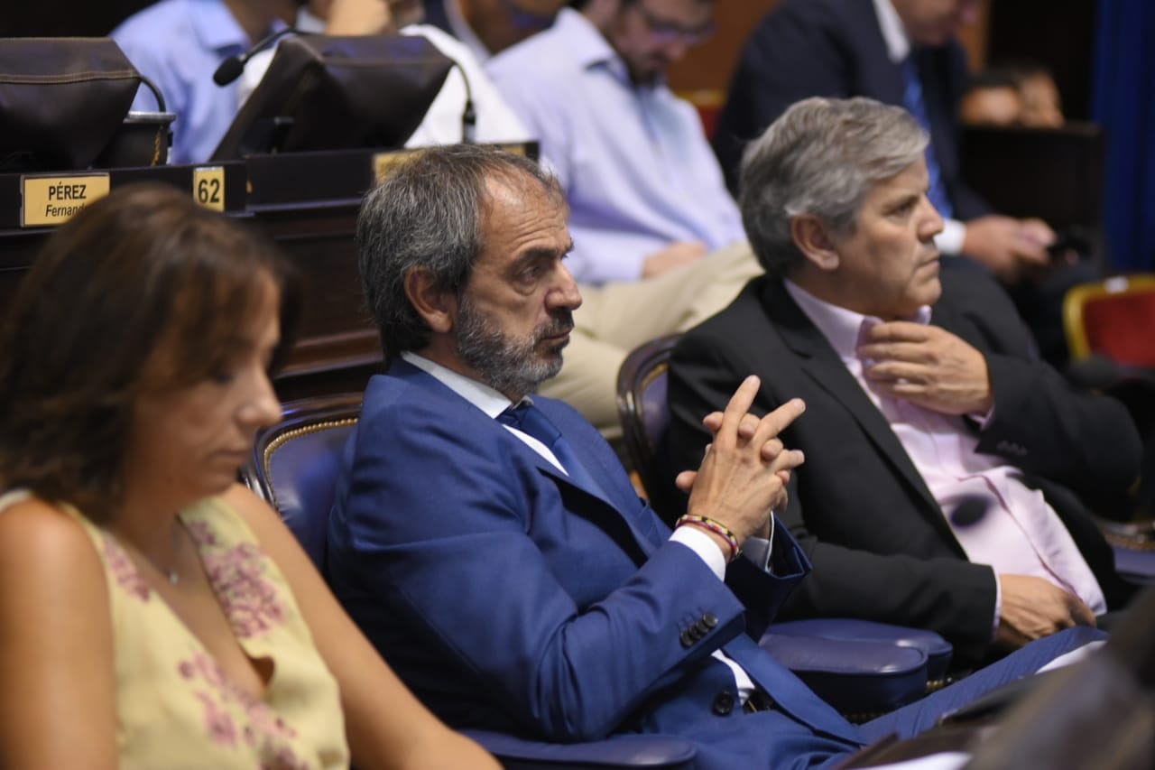Bloque ‘17 de Noviembre’ 
Legisladores piden no abrir un ‘debate mezquino entre conurbano e interior