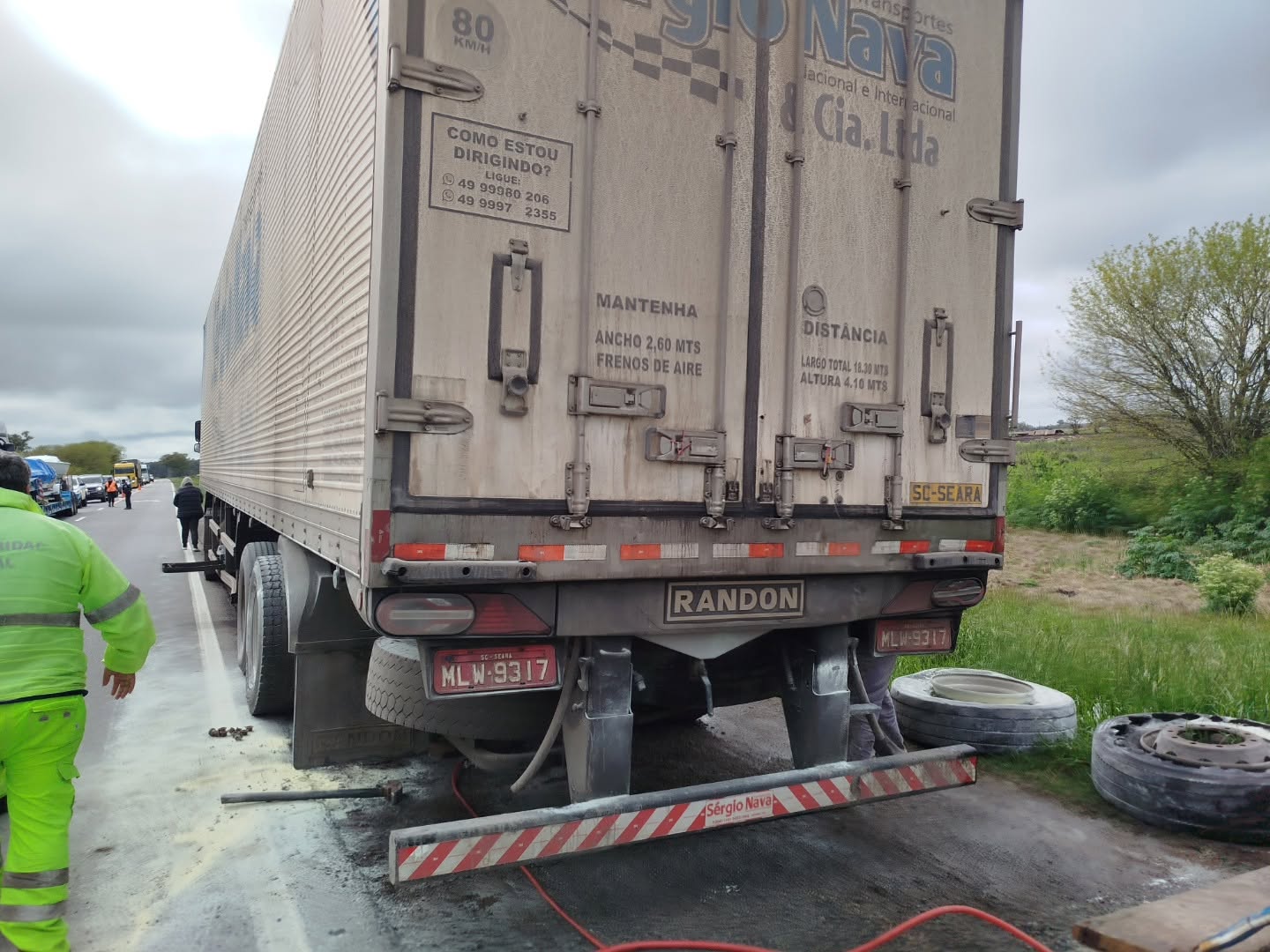 9 de Julio: se incendió un neumático de un camión en la Ruta 5