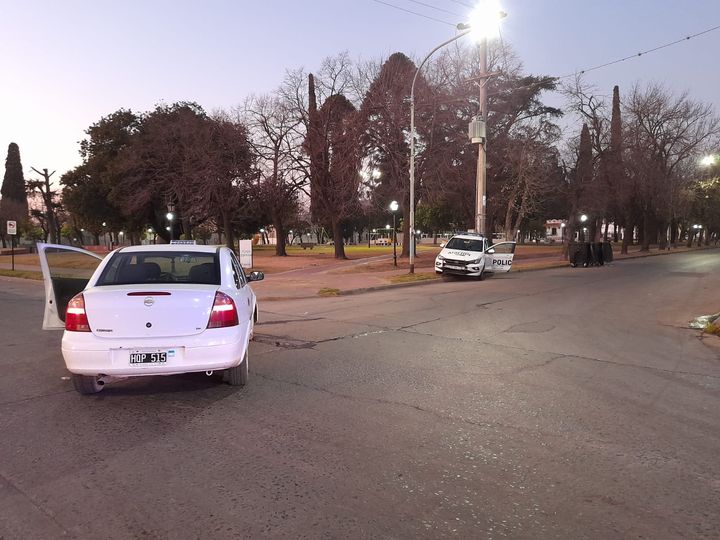 Un móvil policial y un remise colisionaron Pellegrini y Viamonte