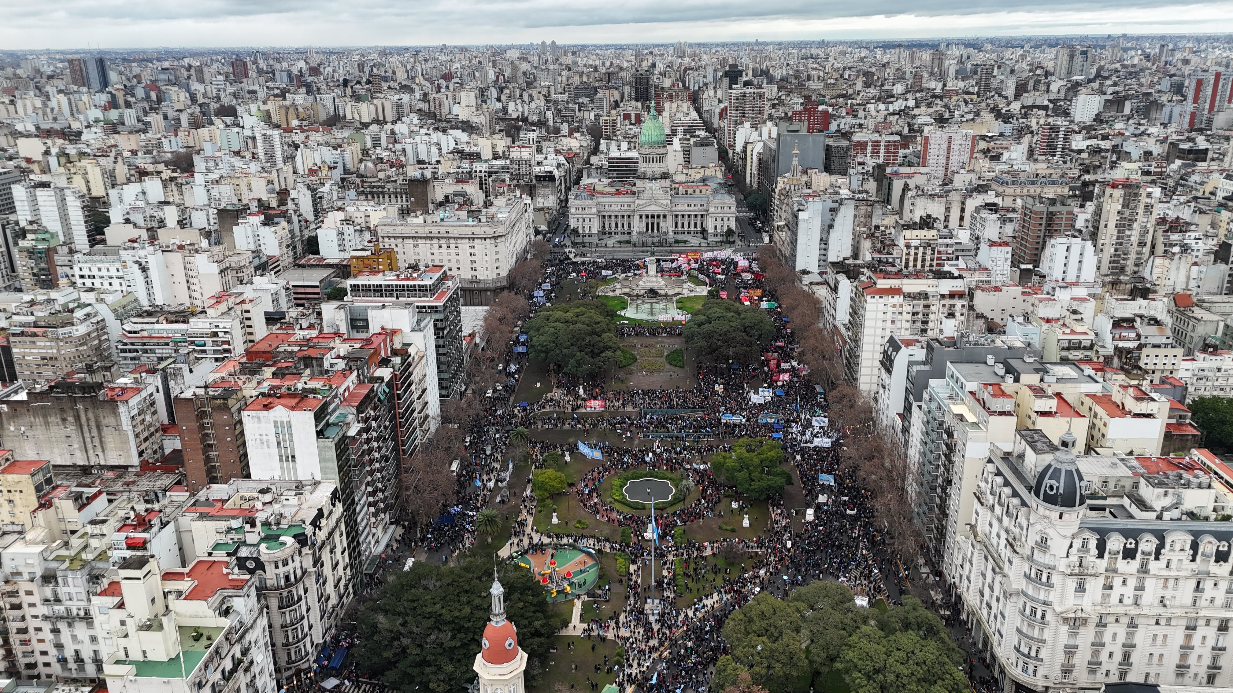 Semana caliente en el Congreso: debate por el Presupuesto 2027, ley de tierras y DNU 70