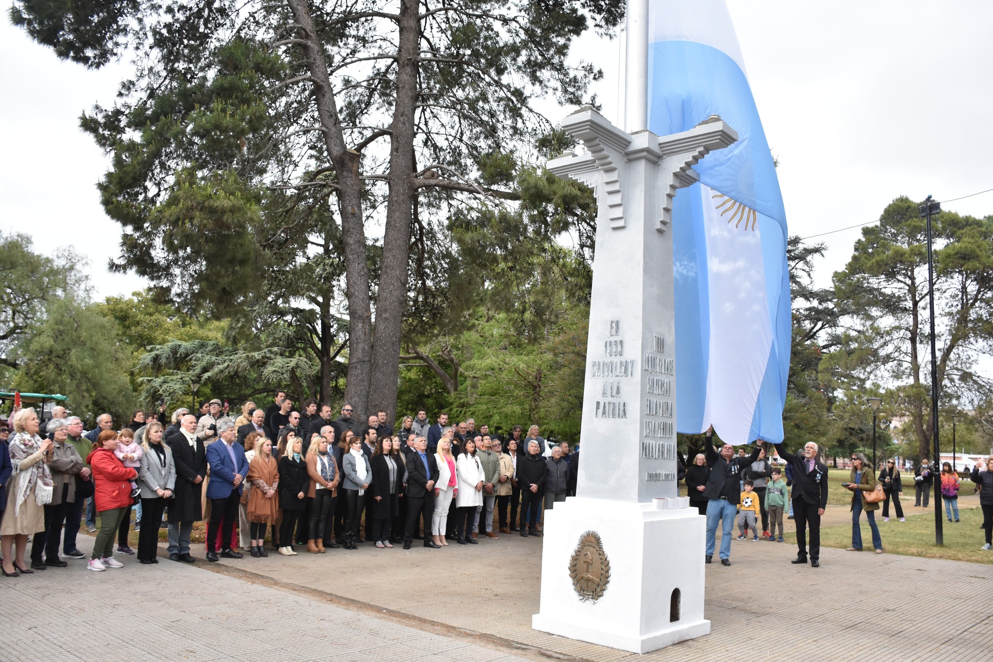 Anuncios, reconocimientos, desfile y la Fanfarria del Alto Perú en el 168° Aniversario de Chivilcoy