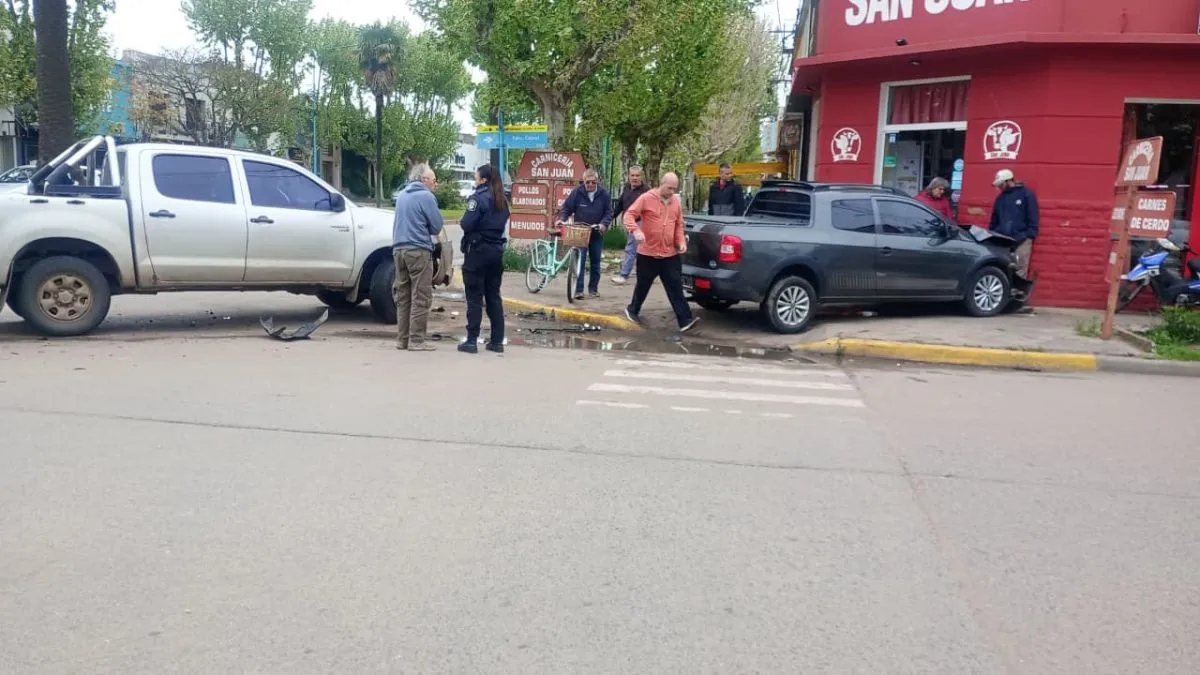 Bolívar: tres heridos tras un fuerte choque entre dos camionetas en Lavalle y Cabral