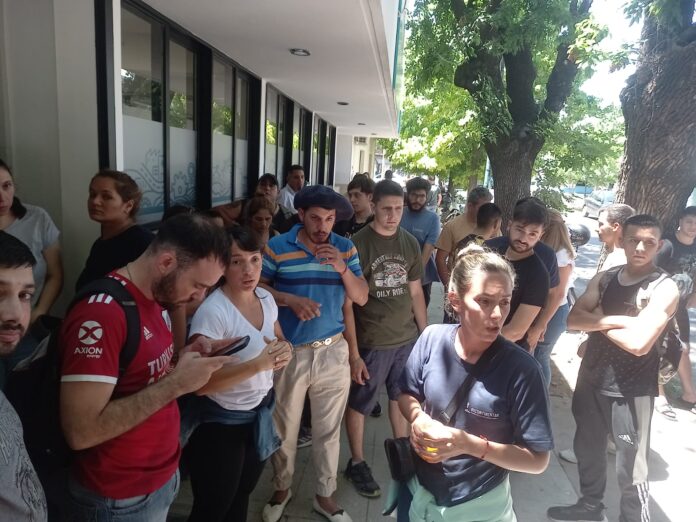 La empresa sostiene la intención de despedir 101 trabajadores.