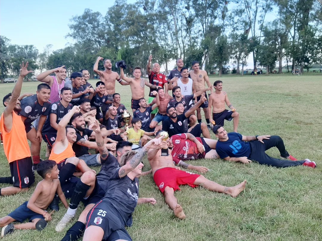 Tokio levantó la Copa de Campeones del Torneo Amateur de Chivilcoy.
