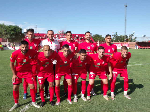 Fútbol
Independiente quiso pero no pudo, Mercedes se llevó lo que quería