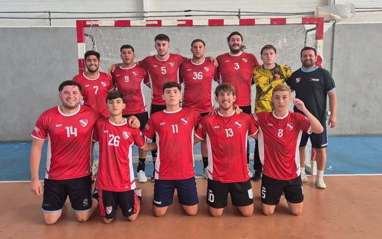 Independiente campeón con su Primera División del Torneo San Javier y la Copa Amistad en su gira por Chile.