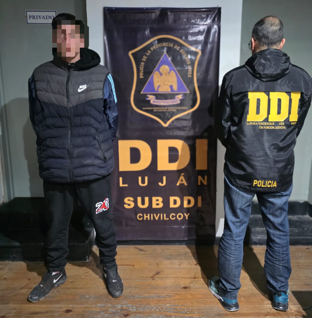 Tres personas fueron detenidas, entre ellas un menor de edad, en el marco de una investigación por un robo agravado en poblado y en banda ocurrido el pasado 21 de julio en la ciudad de Chivilcoy.