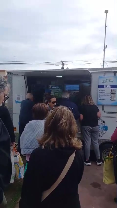 Nueva jornada del Mercado Bonaerense en la Plaza España