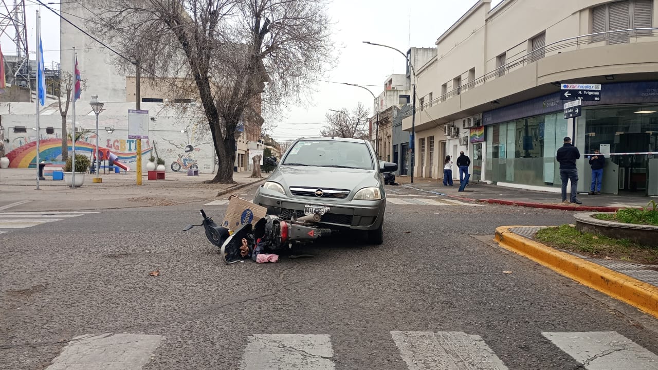 Otra colisión en el centro de la ciudad, esta vez en 9 de Julio e Hipólito Yrigoyen